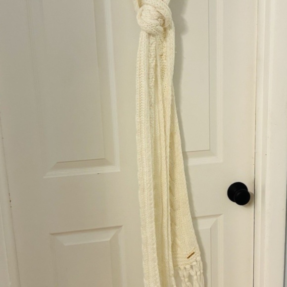 Michael Kors One Piece Ivory Knit HAT with Attached Head SCARF Wrap Neck Warmer - Picture 2 of 7